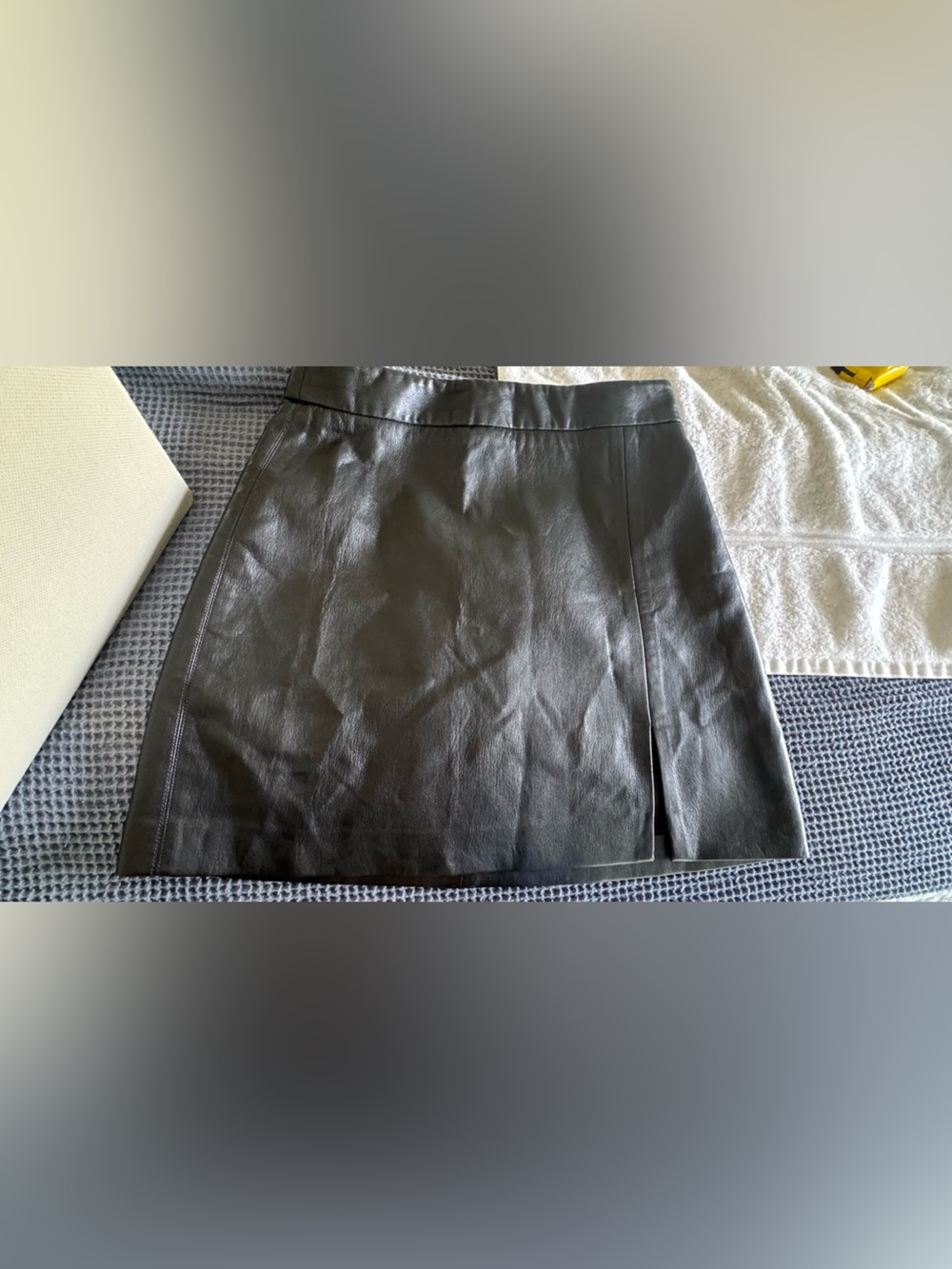 Wilfred Aritzia Patio Vegan Leather Mini Skirt Black Size 2
